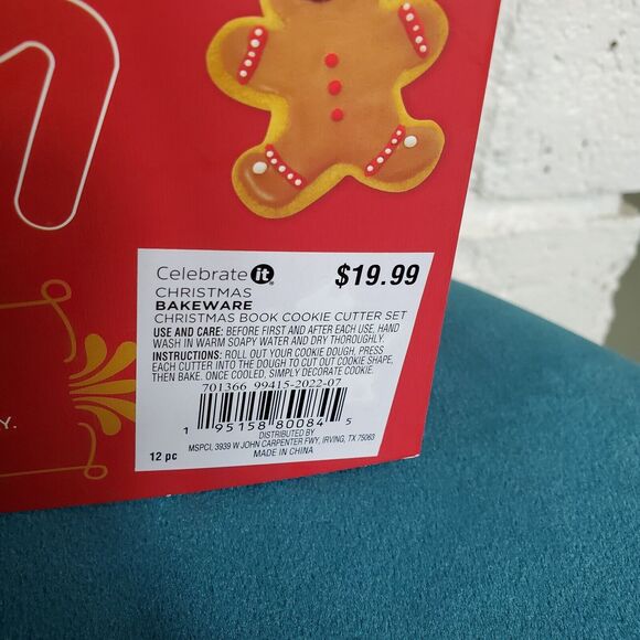 Christmas Cookie Story Book Box 12 Metal Cookie Cutter Set Recipe Sealed New - Picture 8 of 8